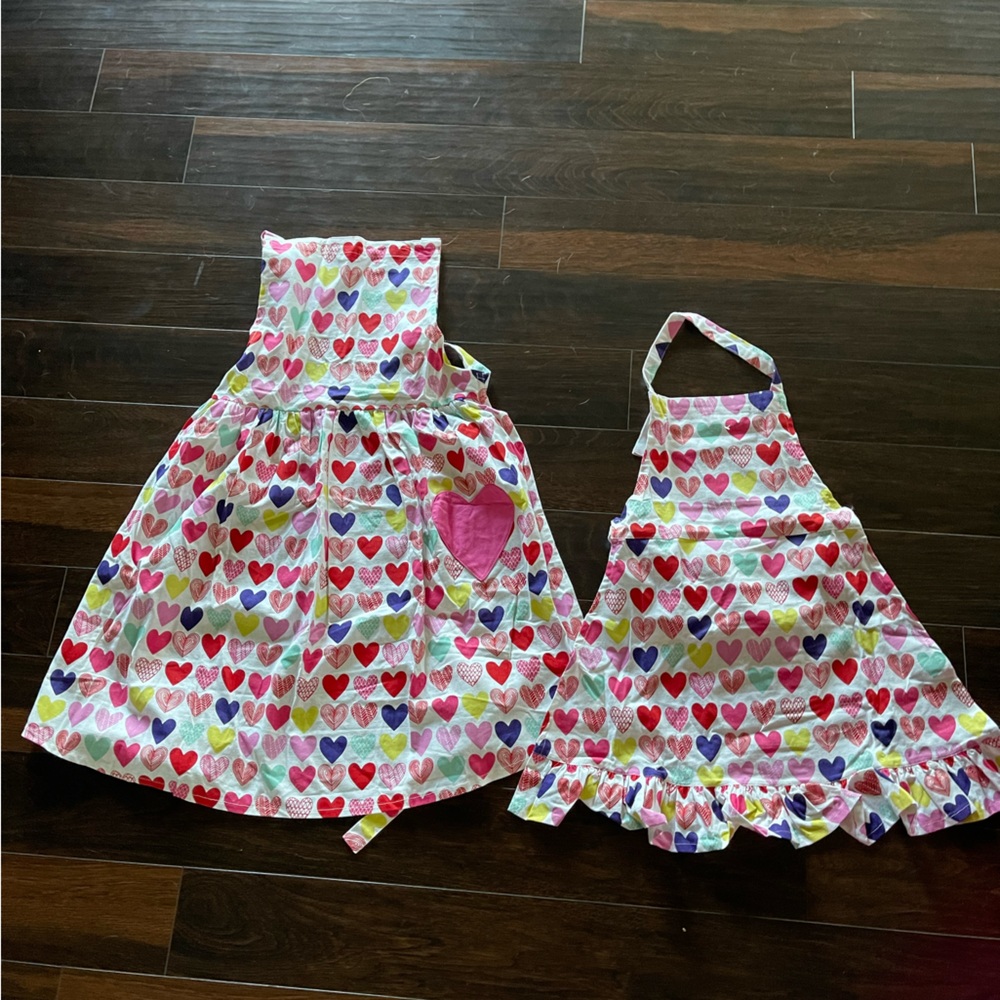 NEW Hearts Apron (Set of 2)